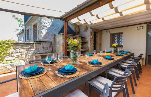 21 Sleeps Private Pool Villa & BBQ Near Barcelona - Foto 13