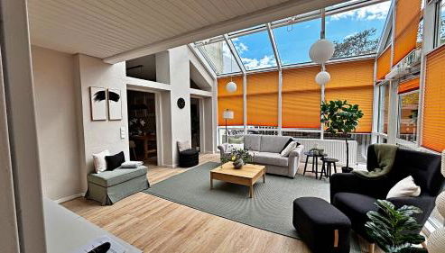 Sonnenplatz mit Parkplatz - Zentral und Elegant - Foto 2