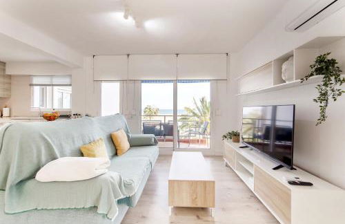 Primera linea playa Apto recien reformado Piscina - Foto 3