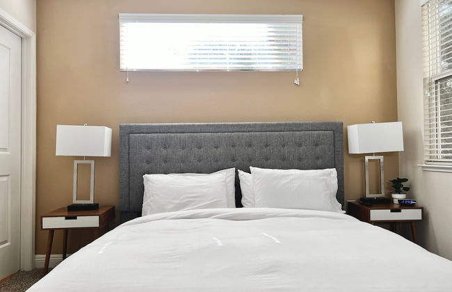 Relaxing 2-br Apt With Pool Hot Tub Gym - Photo 28