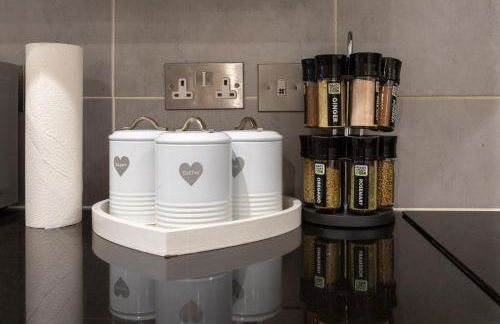 Zone 1 Modern 2 Bed 2 Bath Apt with outdoor space Hyde park - Foto 22