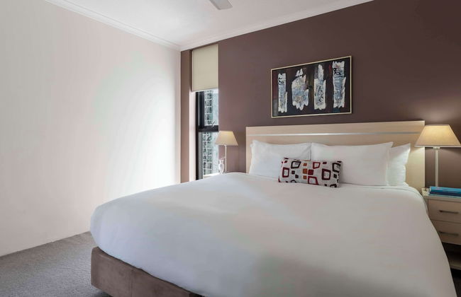 Oaks Brisbane River City Suites - Photo 26