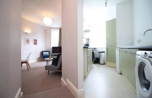 2 Bedroom City Apartment - 20mins Walk to Cabot Circus, With Free Wi-Fi & Off-Peak Parking Included - Foto 23