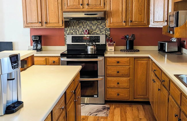 3Bedroom2Bath CarriageHouse Pet Friendly - Photo 8