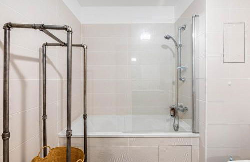 GuestReady - Chic cocoon with a balcony - Foto 5