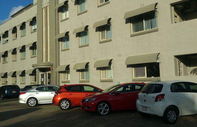 Hampton Court Apartments - Foto 1