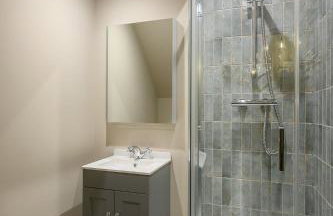 Stylish 3BR Townhouse Sleeps 6 Near City Centre - Foto 11