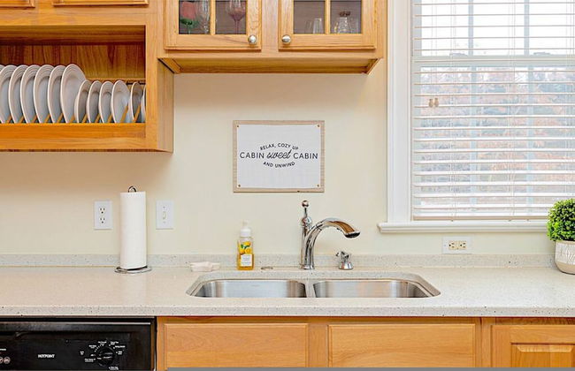 Stoney Creek Cottage Wintergreen w EV Charger - Foto 10