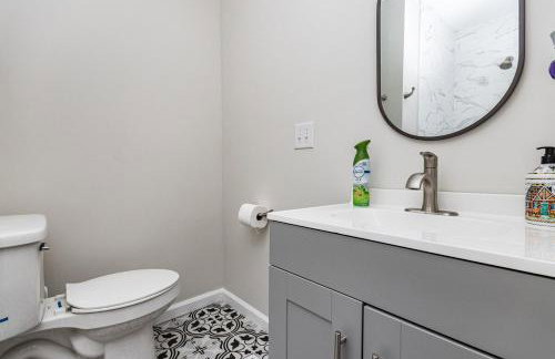 Modern bungalow in the heart of Raleigh w King bed - Foto 19