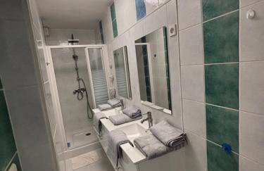 Cap Marina By L'Avenue - Vue XXL - Jacuzzi - Terrasse au bord de l'eau - Plein Sud - 2 chambres - Port Camargue - Foto 17