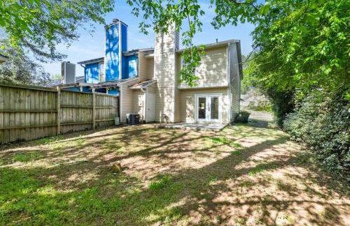 Stroll to Downtown Alpharetta AND Avalon Shops - Foto 29