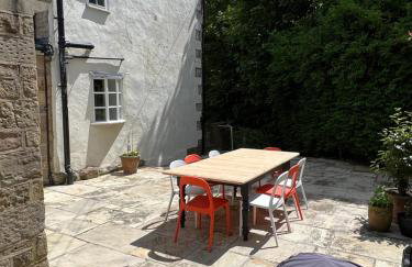 Richmond Hill Cottages, Exclusive 6 bedroom Farm House, Markington with heated pool - Photo 35