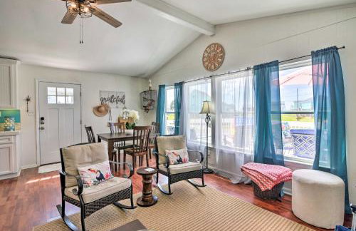 Lively Galveston Home with Deck and Beach Views! - Foto 6