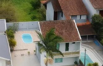 Lindo Sobrado c/ Piscina e conforto próximo do mar - Foto 2