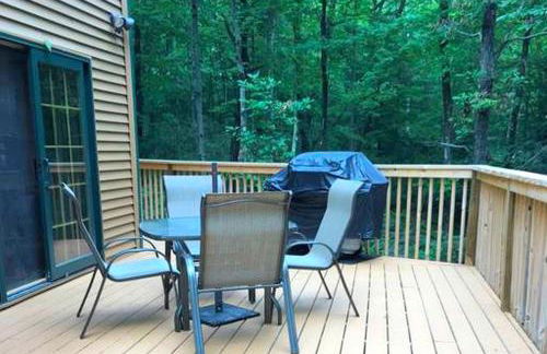 Cozy Vacation Rental for 10 with a Fire Pit in Jim Thorpe, Pennsylvania - Photo 11
