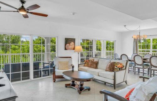 Oceanside Manor- Expansive Waterfront Pool Home, 30' Dock - Foto 11