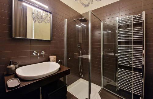 Luxury in the Center by Host Hero - Foto 11