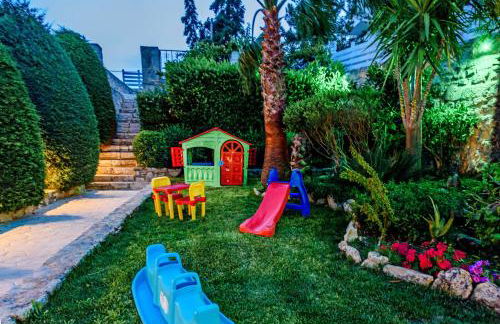 Elmyra Villa, Heated Pool & Walking to beach, By ThinkVilla - Foto 14