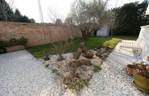 GuestHost- Exclusive Villa with Private Garden - Foto 39