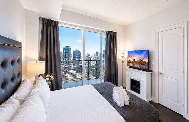 Downtown Toronto 2 Bedroom Suite Near Business District, U of T, UHN Hospitals - Foto 2