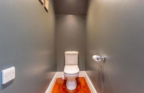 Luxury Spacious Flat For 4 Guests & Free Parking - Photo 4