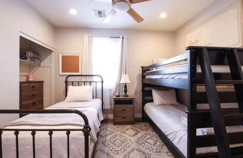 Central Luxury Mountain Oasis with TWO Pools and Jacuzzis - Foto 7