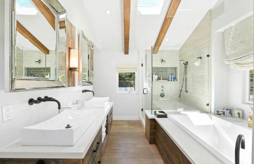 Private Wading Pool Home with Patio - Foto 31