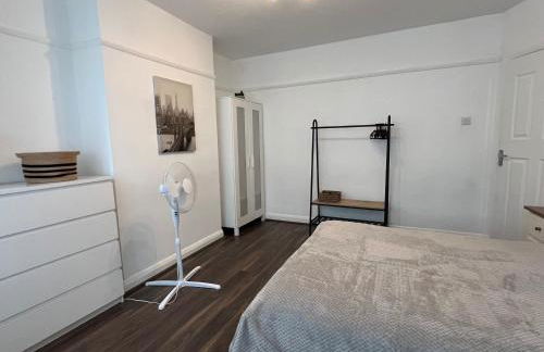 3 Bedroom modern house 15 min to tube, shops near by - Foto 9