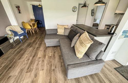 Dog Friendly Kessingland Chalet | Coastal Retreat - Photo 6