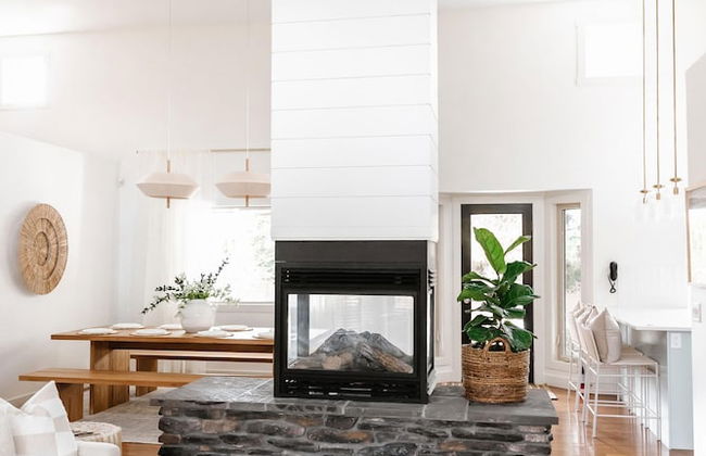 Private Luxury Oasis w Pool HT Parking - Photo 27