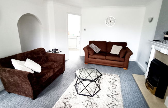 Cozy 3-Bed Family Home with Free Parking - Foto 42