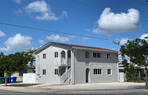 Stylish 2 Bedrooms Apartment by Miami Airport - Photo 11