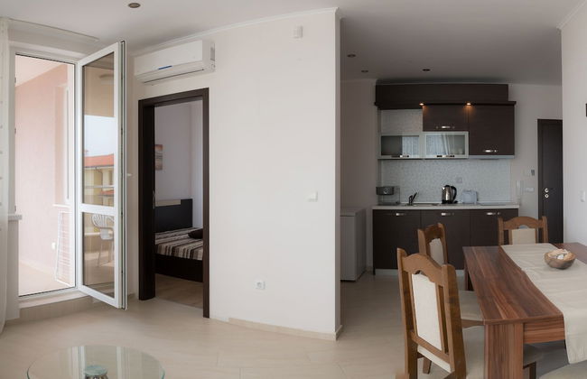 Black Sea Breeze - Photo 17