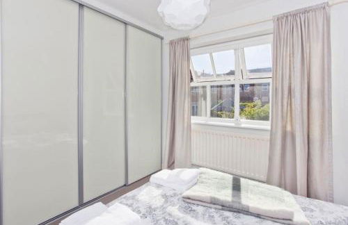 Walking distance to racecourse and city centre - Foto 8