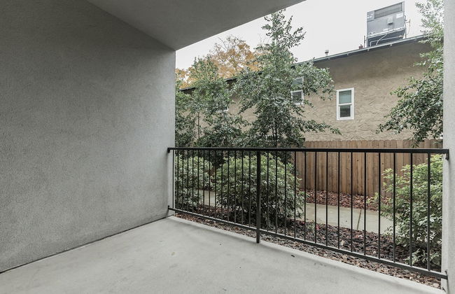 Modern Apartment With Upgraded Amenities Near CSU - Foto 25