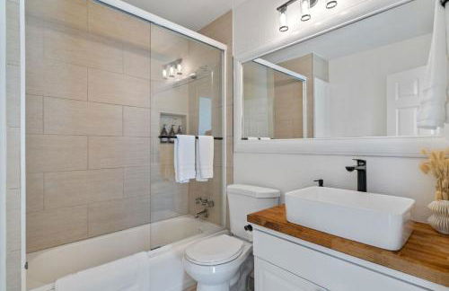 Luxury Austin Retreat w Pool, Games, Sleeps 12 - Foto 24