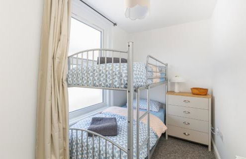 Heart of Cowes - 10 Guests, 200m to Town, Sea View - Photo 18