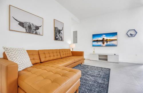 Up to 12 Guests! Modern villa near Wynwood - Photo 9