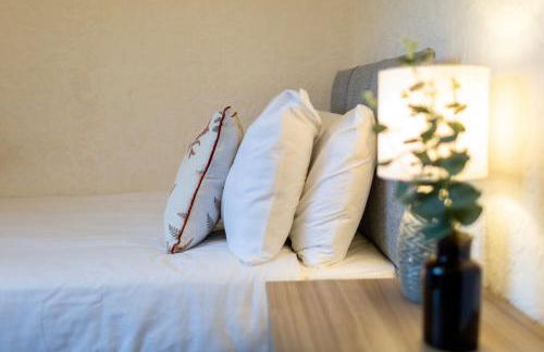 Adrian House, near Hospital, easy parking + garden - Foto 9