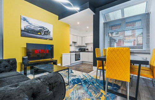 4 Bedroom House in Eccles, Trafford, Manchester - Sleeps 10 - 3 Double Beds - 4 Single Beds - FREE PARKING, Garden & Fast Fibre Wi-Fi - Close to Trafford Centre, MediaCityUK, Salford Quays, and both Old Trafford stadiums - Foto 6