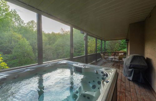 Fireside Retreat Hot Tub, Game Area, Fire Pit & Mountaintop Views! - Foto 8