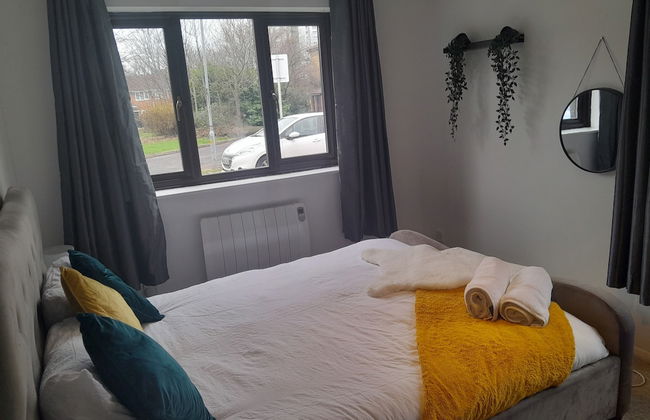 Impeccable 2-bed Apartment in Grays, London - Photo 18