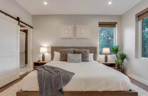 Zen Haus* Lavish Getaway w/ Gym, Sauna, Hot Tub - Foto 47