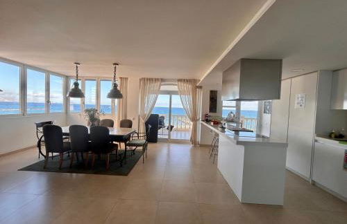 Beach House Brotonss - Photo 18