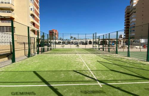 La Manga km 0, pisos estudios - planta baja - 100m de la playa - studio flats - ground floor - 100m from the beach, cada con bicis & tabla SUP, piscina & pádel & tenis & más - each with bikes & SUP board, pool & paddle & tennis & more - Foto 56