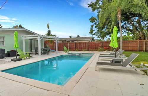 Little Beach House w/ POOL&SPA - 5 minutes to Vanderbilt Beach (Pet Friendly) - Photo 4