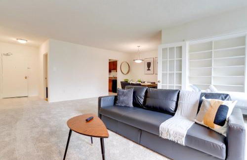 Arlington Stay with Easy Metro and Business Access - Photo 18