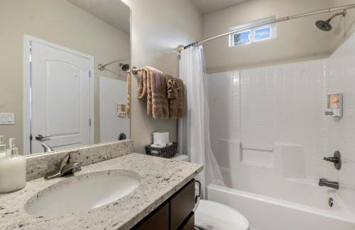 Mountain Peaks Getaway 4BR4BA Pet-Friendly Central AC Near Downtown Trails - Foto 25