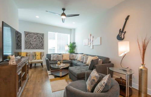 Luxury Townhome Skyline Views Mins To DT - Foto 9