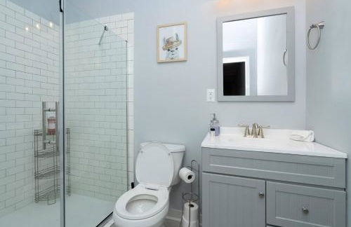 Renovated 3 bedroom close to downtown! - Photo 20